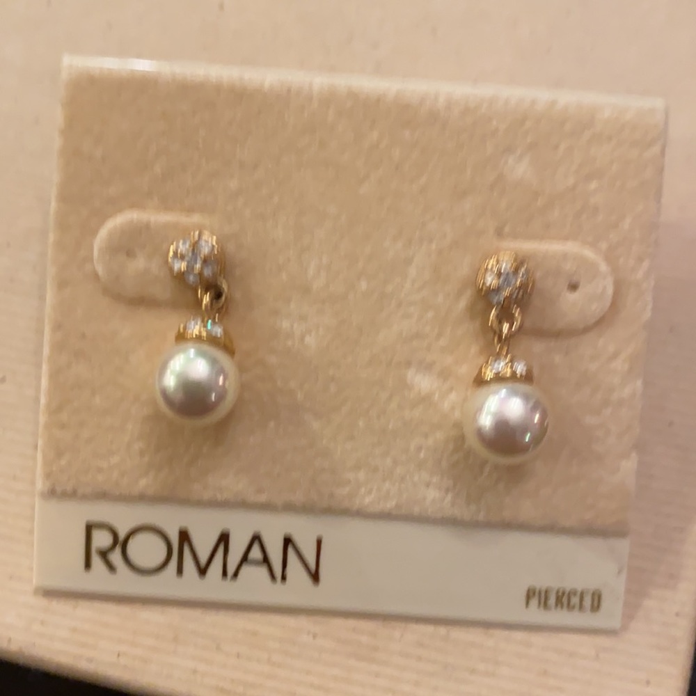 Beautiful pearl drip and crystal earrings. New!